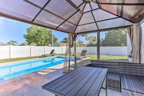 61 Massive 4 bedroom close to the Beach with a pool in Port Saint Lucie, USA