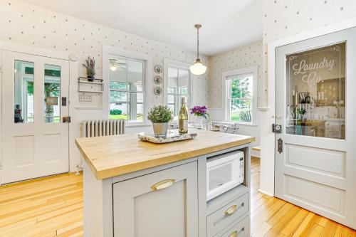 Historic Wabasha Home with Patio in Downtown! in วาบาสชา (MN)