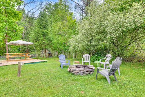 Artsy Cottage in Scotrun with Studio Space and Hot Tub in Scotrun, USA