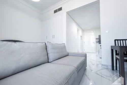 Cozy Spacious Studio With Balcony Dubai, Дубай (фото 4)