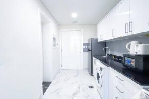 Cozy Spacious Studio With Balcony Dubai, Дубай (фото 8)