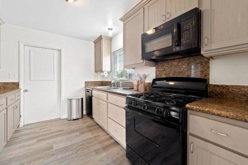 Charming 3BR Home by Rather Be Properties in San Diego, USA