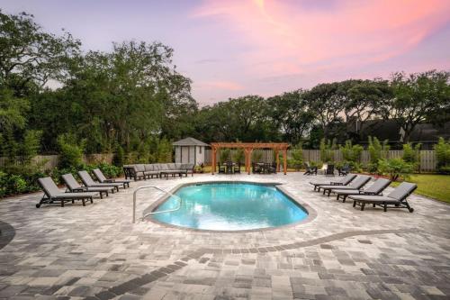 Vilano Rose Slps 24, 6Bds, 5 Bths, Pool, Wlk to Beach, Golf, Pets