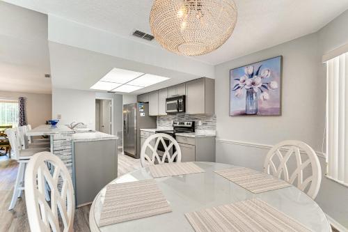 Spring Hill Home Private Pool, 9 Mi to Beach! in Spring Hill, USA