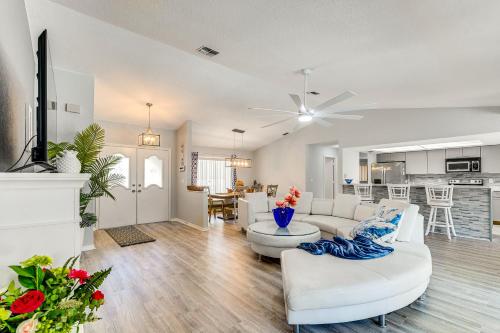 Spring Hill Home Private Pool, 9 Mi to Beach! in Spring Hill, USA