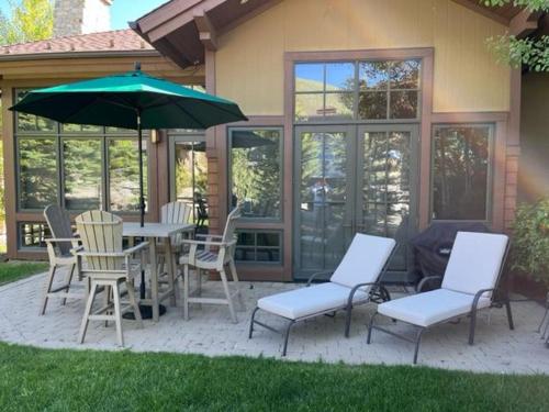 Angani Way Townhome with access to pool hot tub tennis and golf - image 31