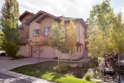 Angani Way Townhome with access to pool hot tub tennis and golf - image 26