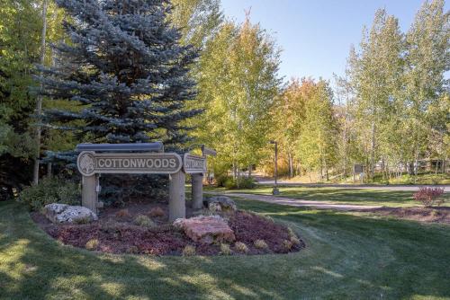 One bedroom Cottonwood with community pool hot tub tennis and golf - image 7