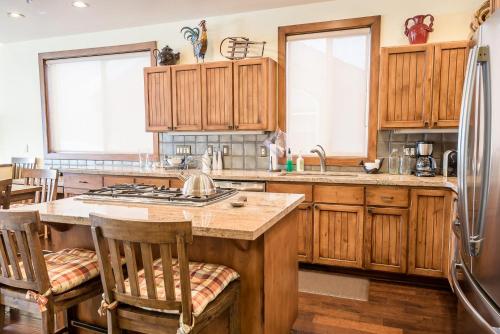 Harriman Townhome close to ski lifts and bike bath - image 11