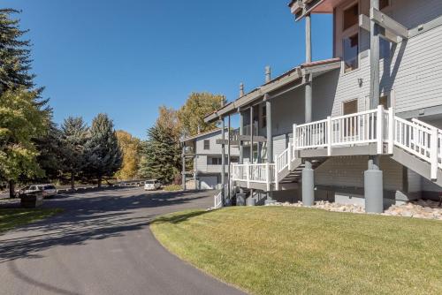 Habitat Condominiums 2000 Walk to Ketchum Town Center - image 2