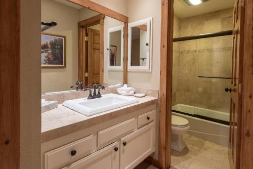 Sunburst Condominiums Elkhorn Summer Pool - image 6