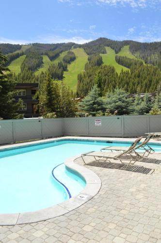 Greyhawk Condominiums in Warm Springs- Close to Lifts - image 11