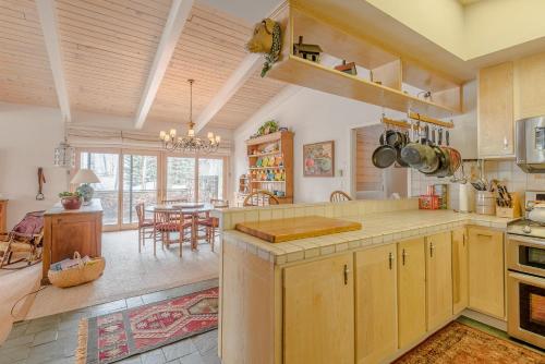 Saddle Road Home in Sun Valley by Alpine Lodging – Sun Valley, ID
