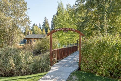Prospector Condominiums walk to lift - image 6