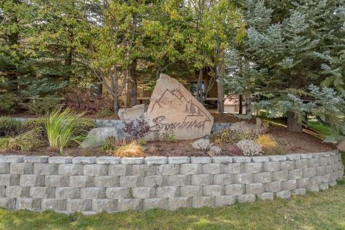 Sunburst Condominiums Elkhorn on Golf Course - image 12