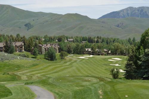 Sunburst Condominiums Elkhorn on Golf Course - image 11