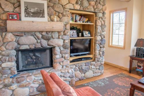 Spacious Townhome - Walk to Ski Lifts and Downtown Ketchum - image 32