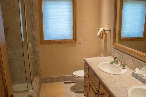 Spacious Townhome - Walk to Ski Lifts and Downtown Ketchum - image 31