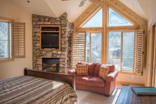 Spacious Townhome - Walk to Ski Lifts and Downtown Ketchum - image 41