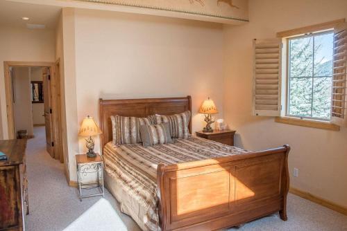 Spacious Townhome - Walk to Ski Lifts and Downtown Ketchum - image 25