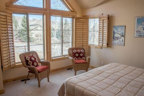 Spacious Townhome - Walk to Ski Lifts and Downtown Ketchum - image 38