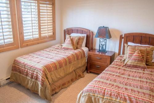 Spacious Townhome - Walk to Ski Lifts and Downtown Ketchum - image 9