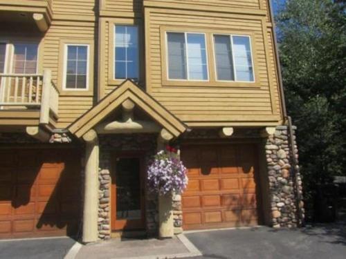 Spacious Townhome - Walk to Ski Lifts and Downtown Ketchum - image 40