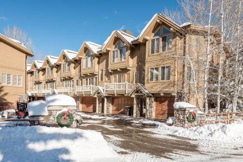Spacious Townhome - Walk to Ski Lifts and Downtown Ketchum - image 5