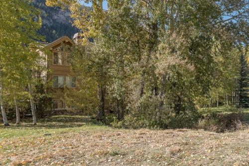 Spacious Townhome - Walk to Ski Lifts and Downtown Ketchum - image 24