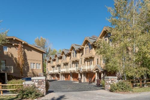 Spacious Townhome - Walk to Ski Lifts and Downtown Ketchum - image 36