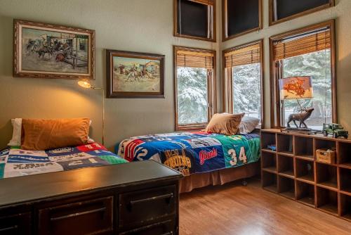 Northwood Home - New Listing - Luxury Home With Room for the Family - image 3