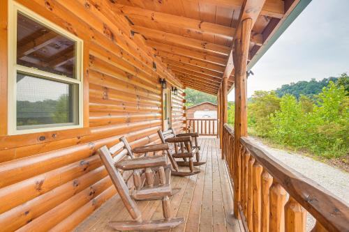 Hike & Fish! Cabin Near Hocking Hills State Park