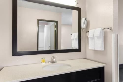 Super 8 by Wyndham Mt. Vernon Super 8 by Wyndham Mt. Vernon