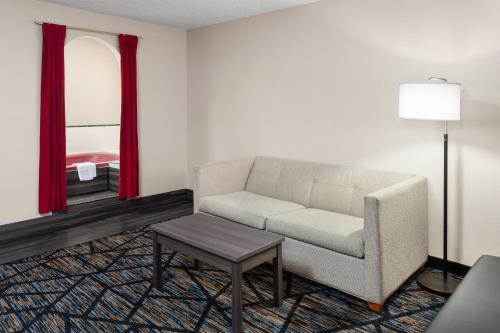 Super 8 by Wyndham Mt. Vernon Super 8 by Wyndham Mt. Vernon