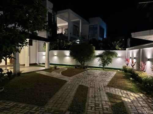 Win Min Accommodation in Polgasowita