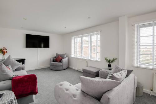 Modern 3 Bed Penthouse Apt With Large Balcony