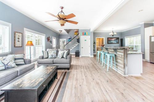 Absolute Beach Private pool pet friendly near Beach Walk at Henderson Park Inn