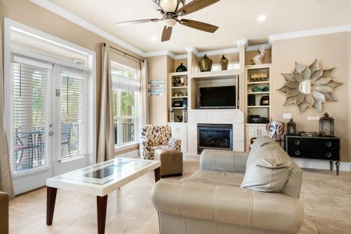 Summer Blast Pet friendly Golf cart INCLUDED – Destin, FL