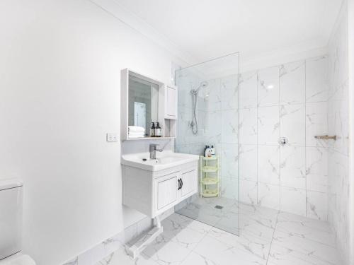 Walkable Convenience Dual Studio Cannon Hill - image 4