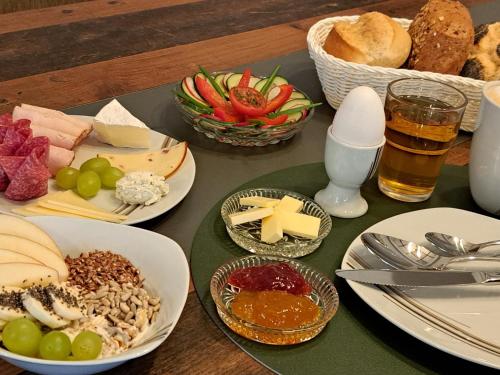 Food and beverages, VINEU - Bed & Breakfast in Winterberg