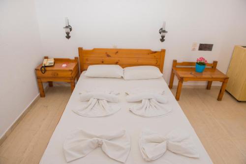 Double or Twin Room image 9