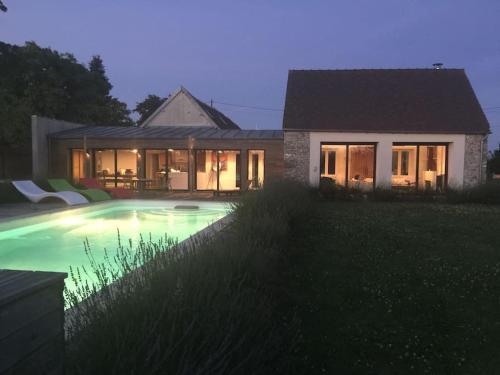 Grande villa-piscine 1 heure de Paris gîte à louer Bouchy-Saint-Genest