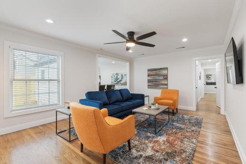 Calmont Urban Farmhouse in Fort Worth, USA