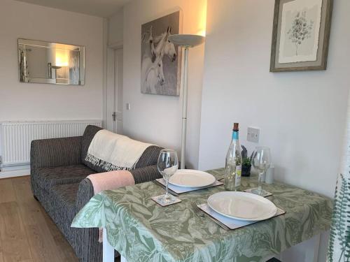 Modern, Stylish lodge with Paddock Views in Woodnesborough