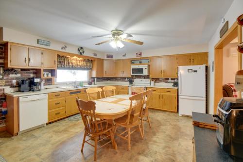 Cozy Home with ATV Trail Access in Berlin! in Shelburne (NH)