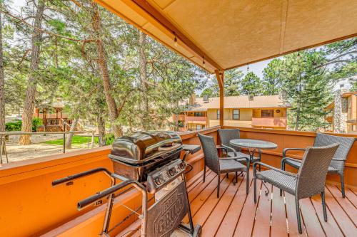 Cozy Ruidoso Condo with Deck about 2 Mi to Cedar Creek! thumb 2