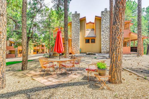 Cozy Ruidoso Condo with Deck about 2 Mi to Cedar Creek! thumb 3