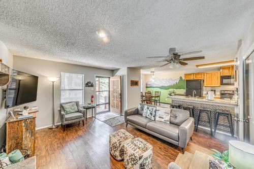 Cozy Ruidoso Condo with Deck about 2 Mi to Cedar Creek! thumb 4