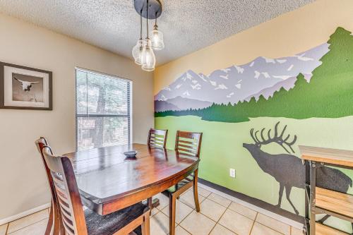 Cozy Ruidoso Condo with Deck about 2 Mi to Cedar Creek! detail
