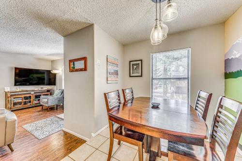Cozy Ruidoso Condo with Deck about 2 Mi to Cedar Creek! detail